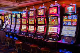 Filipino player making a PHP deposit on the bet999 platform via mobile